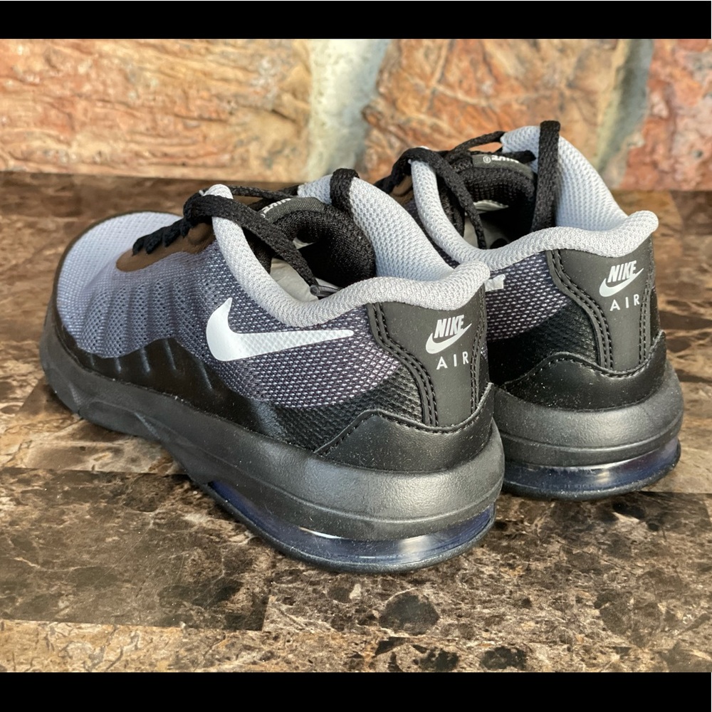 NEW NIKE Air Max Invigor Running Sneakers - Picture 6 of 15